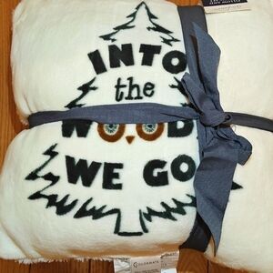 New Pillow And Throw Set Velvet Plush Holiday Tree Woods